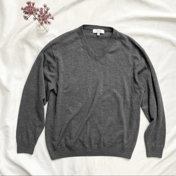 Turnbury Other - Turnbury Extra Fine Merino Wool Grey Vneck Sweater